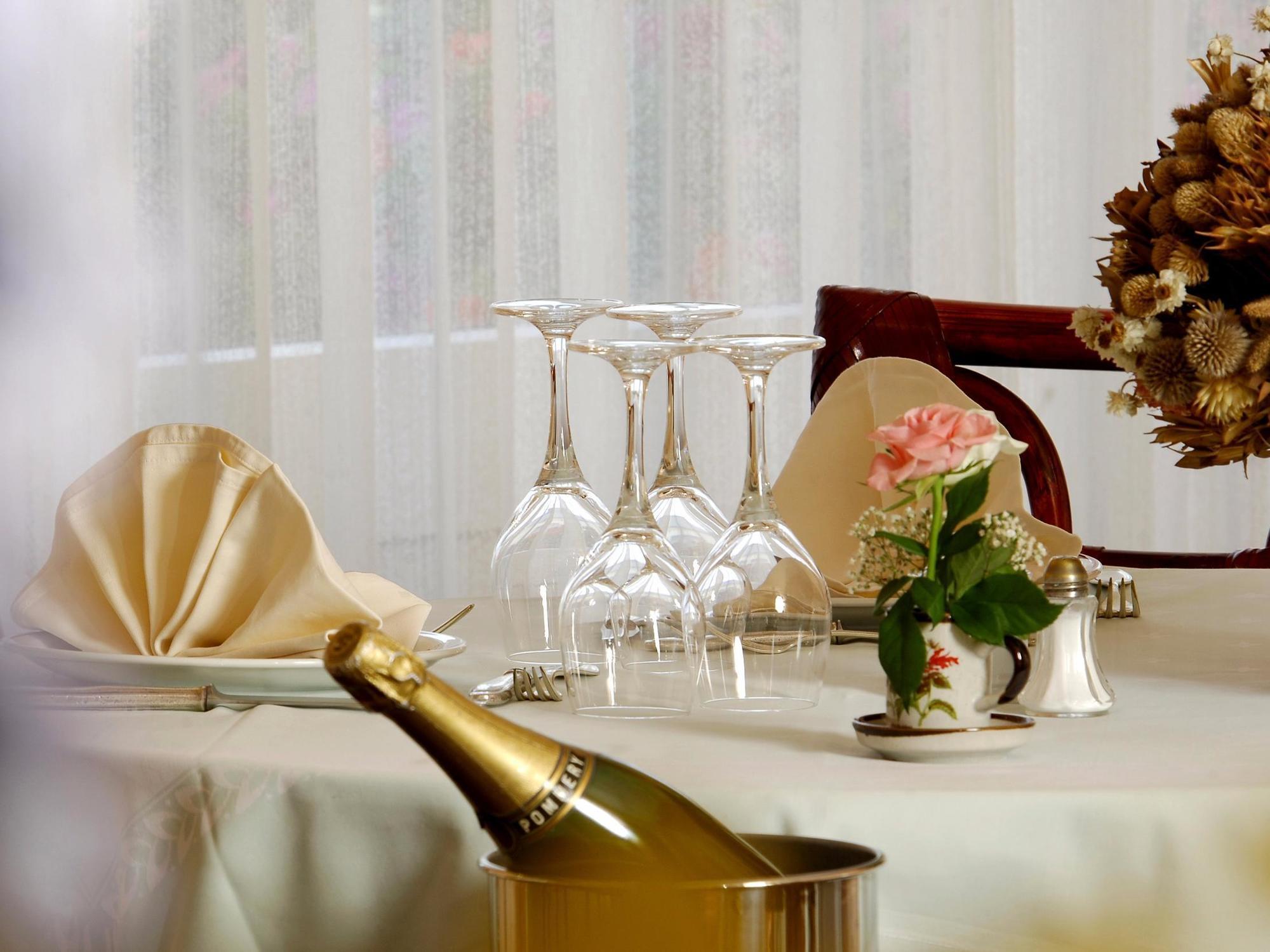 Hotel Restaurant Le Parc Moulins  Kültér fotó