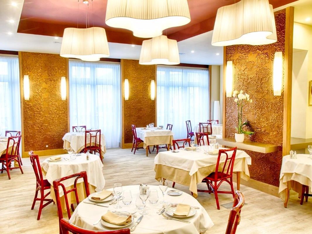 Hotel Restaurant Le Parc Moulins  Kültér fotó