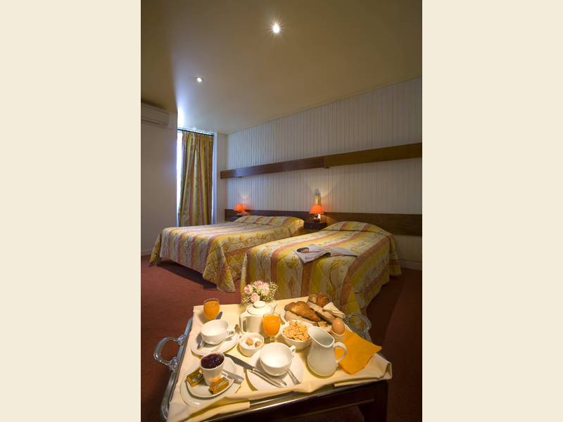 Hotel Restaurant Le Parc Moulins  Kültér fotó