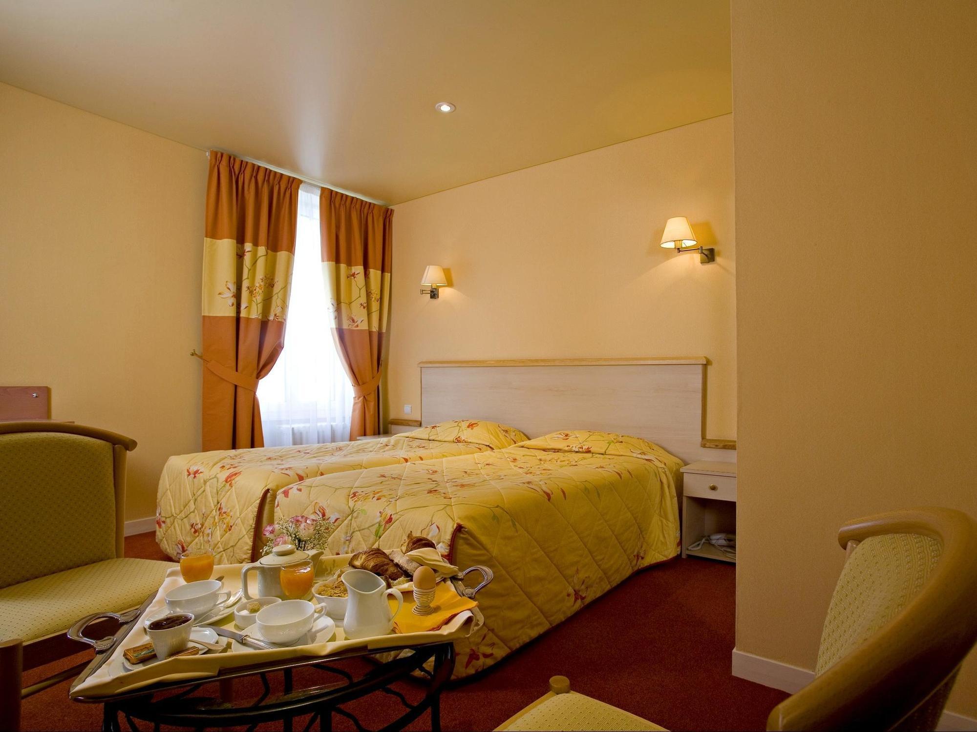 Hotel Restaurant Le Parc Moulins  Kültér fotó