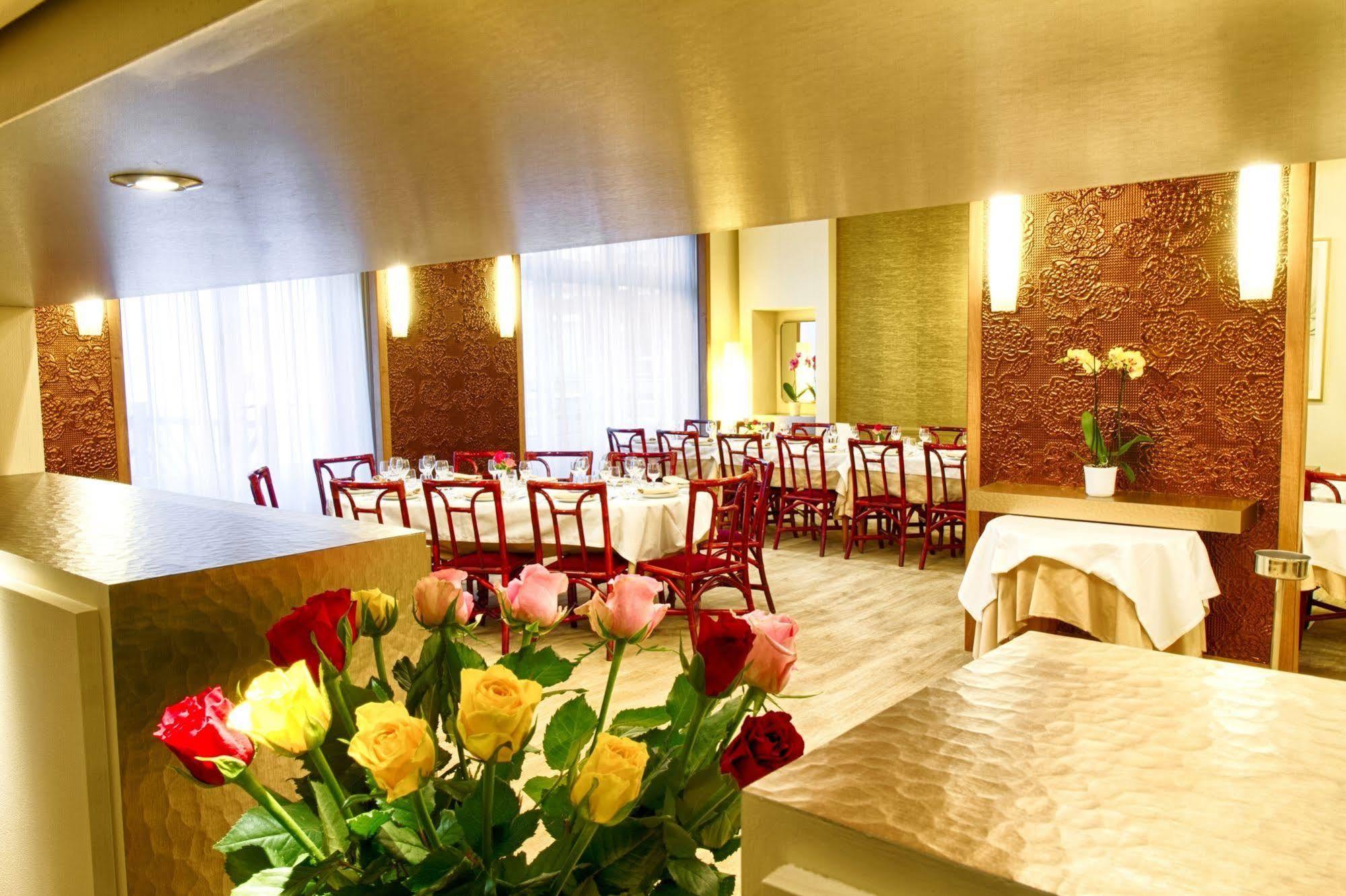 Hotel Restaurant Le Parc Moulins  Kültér fotó